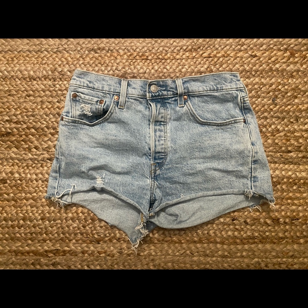 Levi’s Women’s 501 Shorts | Tango Light | Size 28